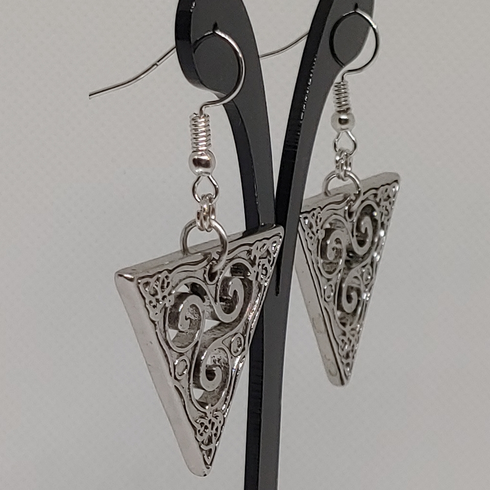 Triangular swirl earrings - Picture 2 of 5